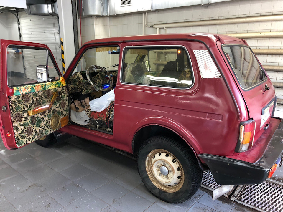 Ettől a Lada Niva-beltértől eldobtuk az agyunkat 2