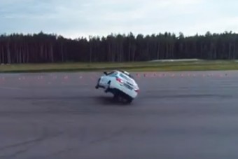 Az orosz rendőrség megpróbált trükközni egy Ladával, nem sikerült túl jól