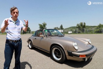 Ez a veterán Porsche még lépésben is rendkívüli élmény