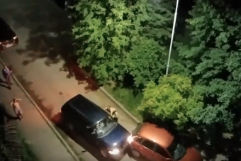 Autós koccanásból lett félmeztelen verekedés