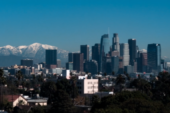 Los Angeles gyönyörű madártávlatból legyen akár éjjel, akár nappal