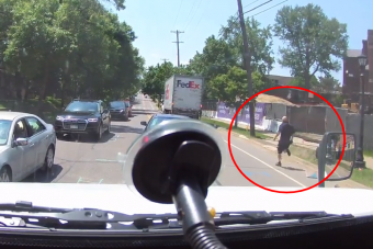 Futott a futár az elszabadult teherautó után