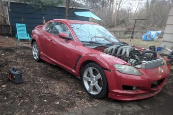 Teherautó-motort dobtak ebbe a szebb napokat látott RX-8-asba