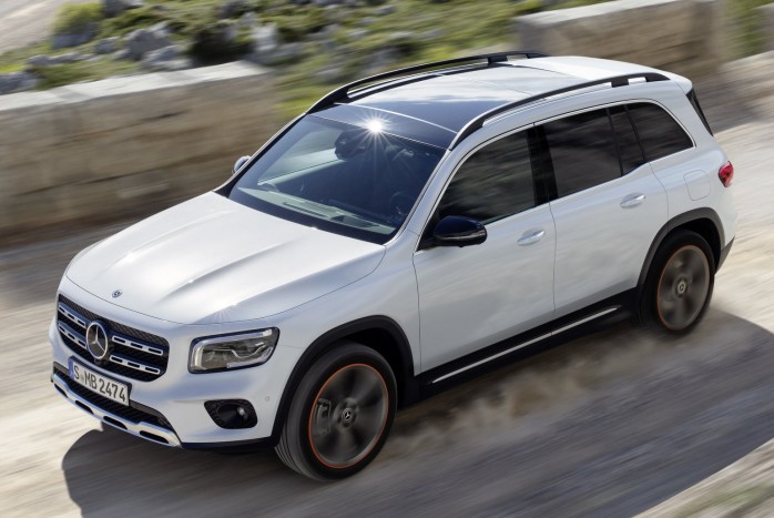 Új kompakt hétszemélyes Mercedes érkezik 8