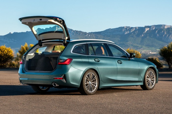 Megújult a legkisebb BMW kombi 19