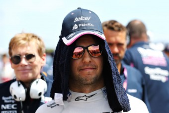 F1-es kutyakomédia – betartotta a szabályt, mégis megbüntették