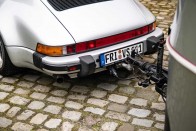 Unokáit látogatja a ritka Porsche után kötött lakókocsival 18