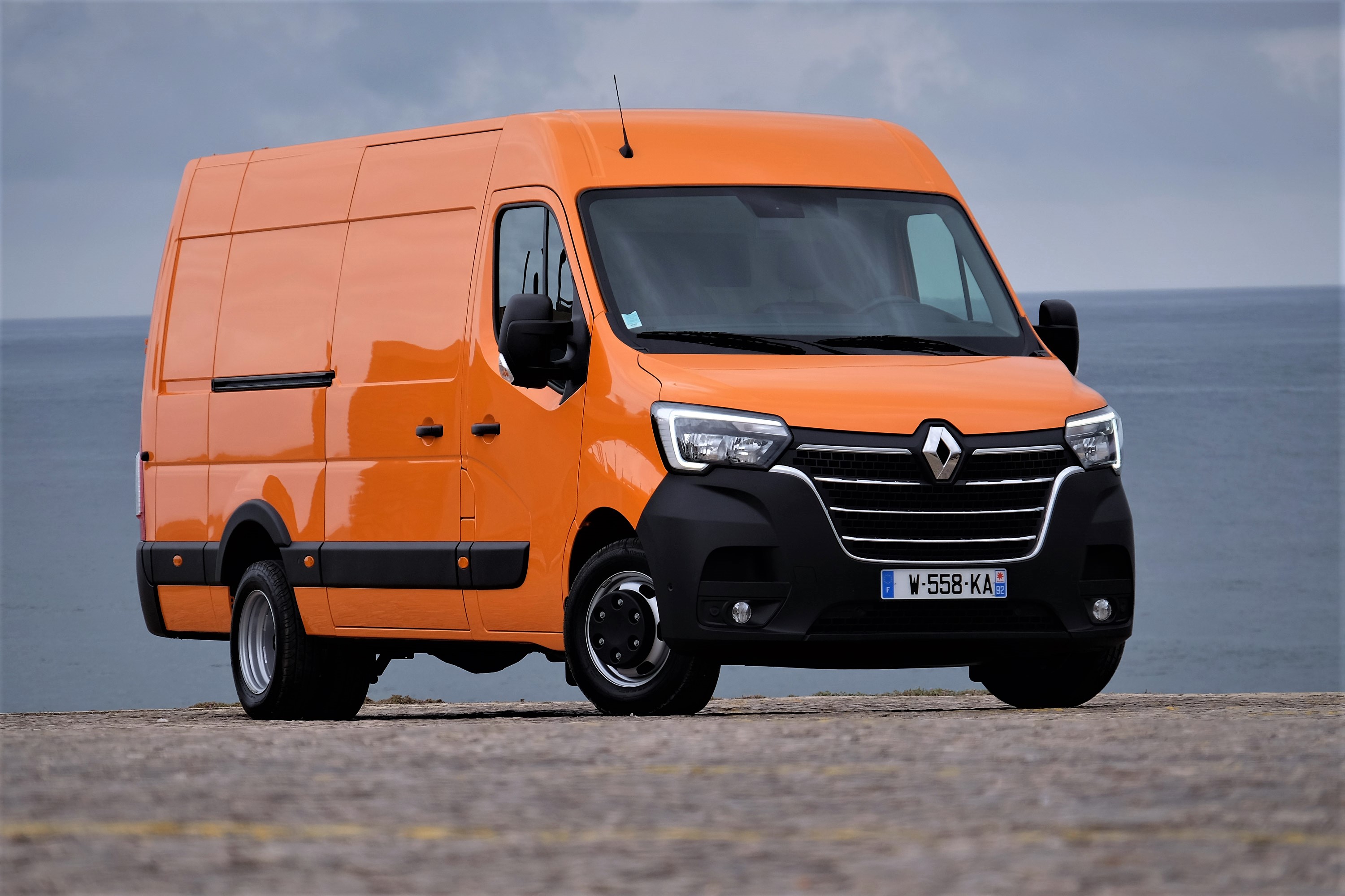 Frissültek a Renault kis-haszonjárművei 30