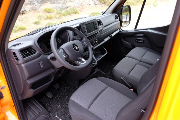 Frissültek a Renault kis-haszonjárművei 10 | Vezess Frissültek a Renault kis-haszonjárművei 10