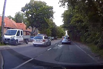 Két csúnya szabálytalanságot is elkövet a magyar fordos, üldözőbe vették rendőreink