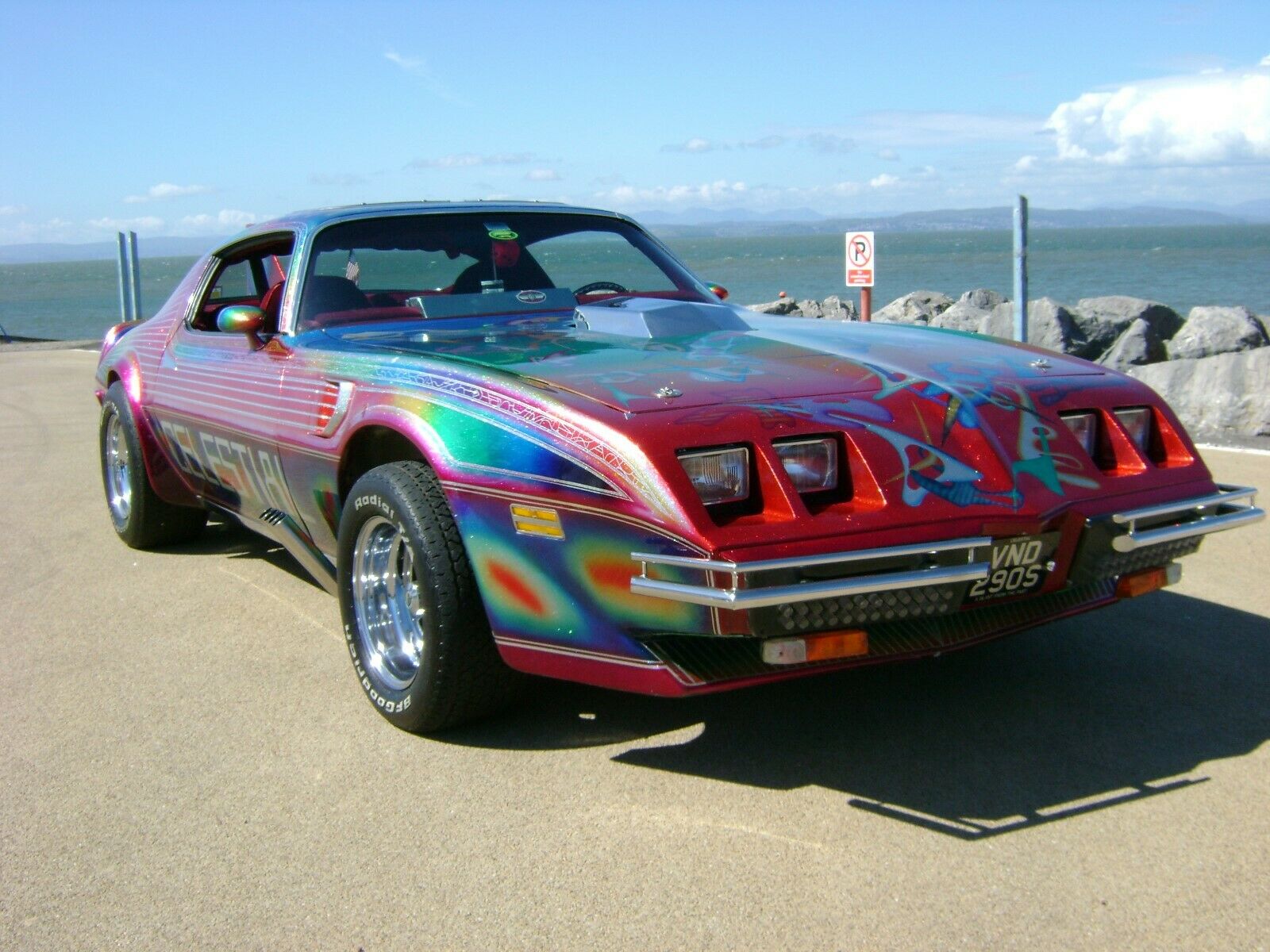 Ilyen, amikor a felnyalt LSD-bélyeg egy Pontiacben ölt testet 1