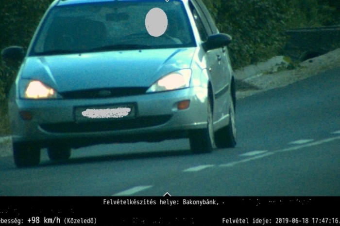 Kiálltak a rendőrök traffizni Bakonybánkon, 83 kapásuk volt