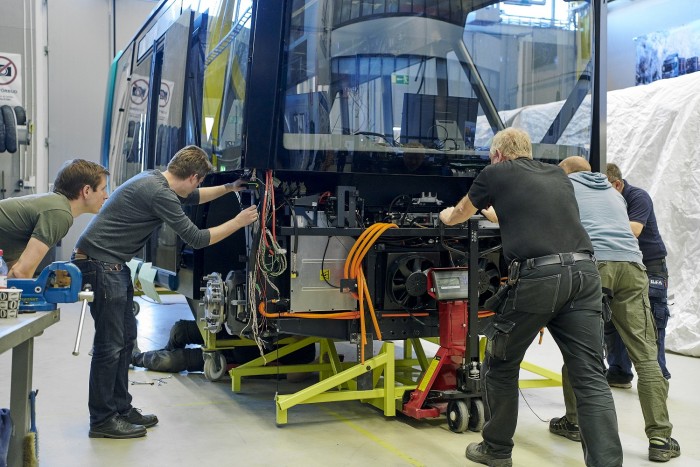 Önvezető autóbuszt mutatott be a Scania 2