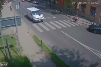 Ezért a zebrás akcióért is azonnal büntetett a magyar rendőrség