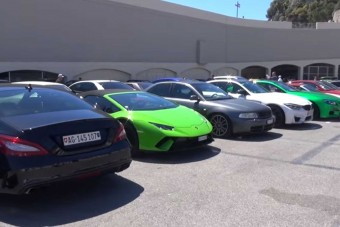 A monte-carlói rendőrség telepe olyan, mint egy luxusautó-találkozó