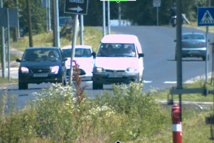 A rendőrség nem viccel: gyorshajtás közben, a zebrán előztek, már ugrott is a jogsi