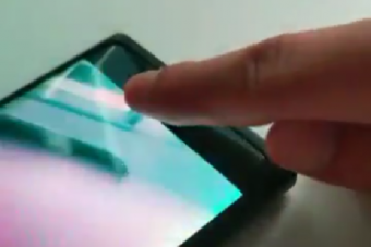 Itt az első rejtett kamerás okostelefon