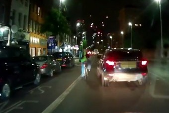 Szándékosan gázolta el a bringást a terepjárós