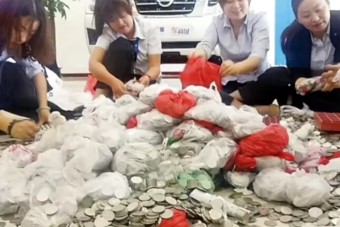 Ötmilliónyi fémpénzen vett autót