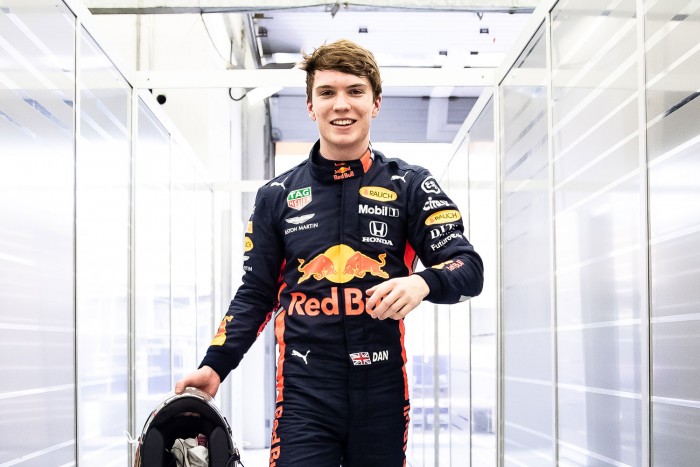 F1: Ennyi volt, a Red Bull ejtette a pilótát