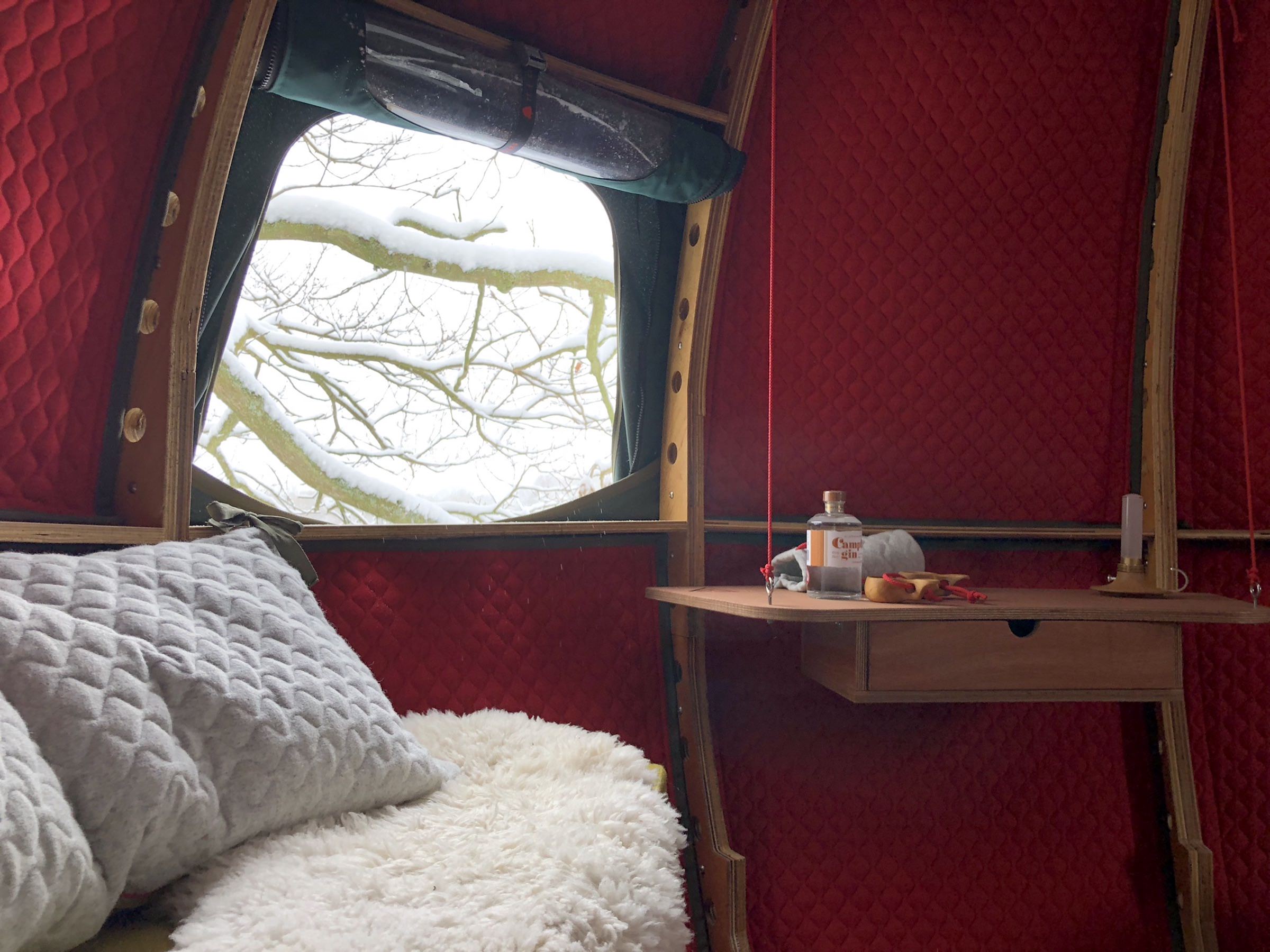 Kis gömböcként ül a fán ez a sátor 2