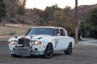 Minden szempontból őrültség csapatós Rollst építeni