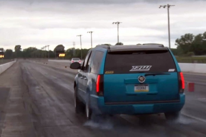 1200 lóerővel tépi fel az aszfaltot ez az Escalade