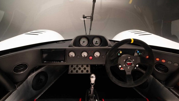 1200 lóerővel küzd a tizedekért ezt az angol pályagép 6 | Vezess 1200 lóerővel küzd a tizedekért ezt az angol pályagép 6