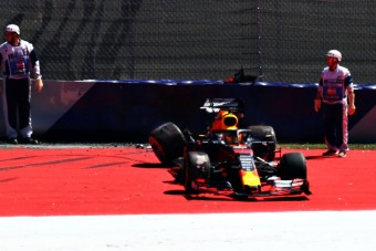 F1: Nagy balesetek az edzésen, Red Bull és Merci a falban
