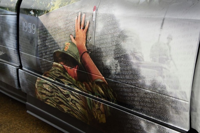 Különleges csőrőssel emlékeztek meg a háborús veteránokról 1 | Vezess Különleges csőrőssel emlékeztek meg a háborús veteránokról 1