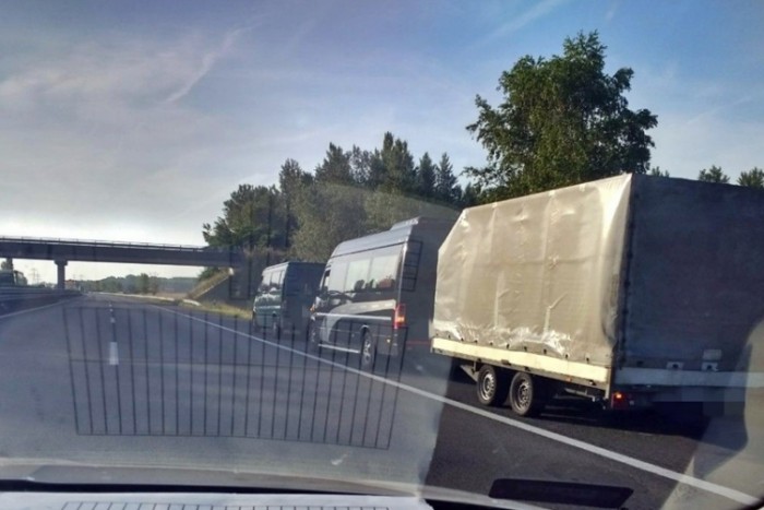 Bicskanyitogató szerelvényt kapcsoltak le, most az M1-esen 1 | Vezess Bicskanyitogató szerelvényt kapcsoltak le, most az M1-esen 1