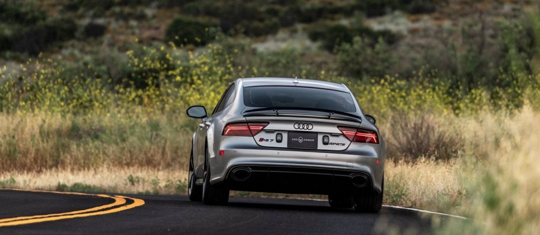 325-tel is menekülhet a világ leggyorsabb páncélozott autója