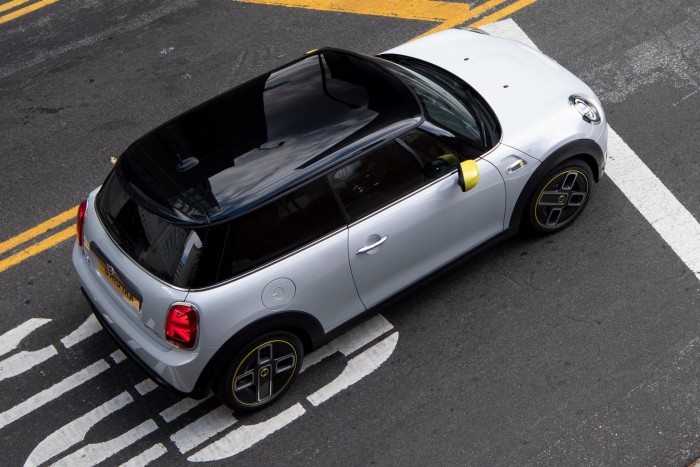 Villanymotort kapott a MINI Cooper 6