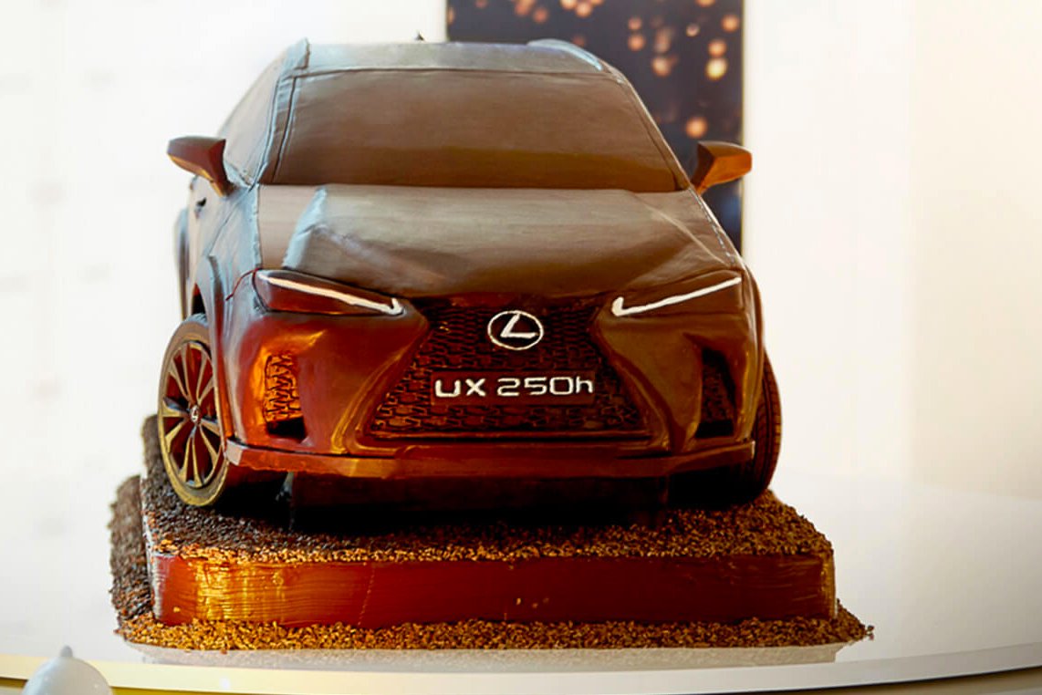 1-2019-lexus-lounge-ux-chocolate-car-10_tcm-3155 | Vezess | Vezess
