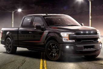 Ez a teherautó sportkupékat reggelezik százon