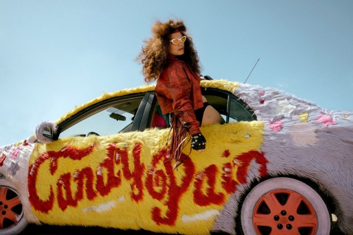 Az autó, amit nem mosni, hanem fésülni kell