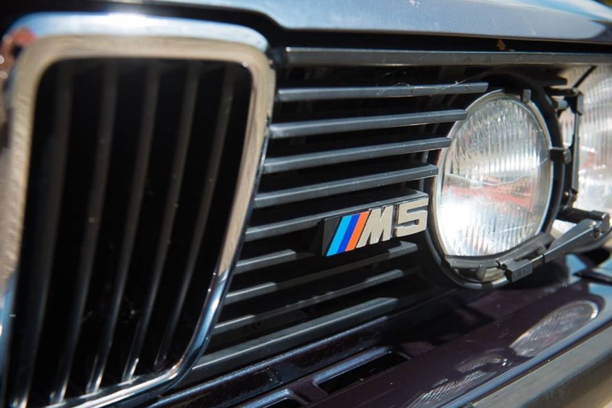 Brit újságírók nyúzták ezt az M5-ös BMW-t 5