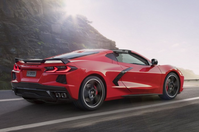 Középmotoros lett a Corvette 8