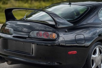 Hajmeresztő összeget ért a 20 éves Toyota