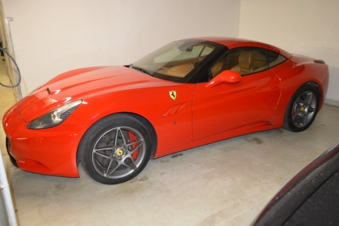 Külföldön bérelt, vissza nem adott Ferrarikat adtak el itthon