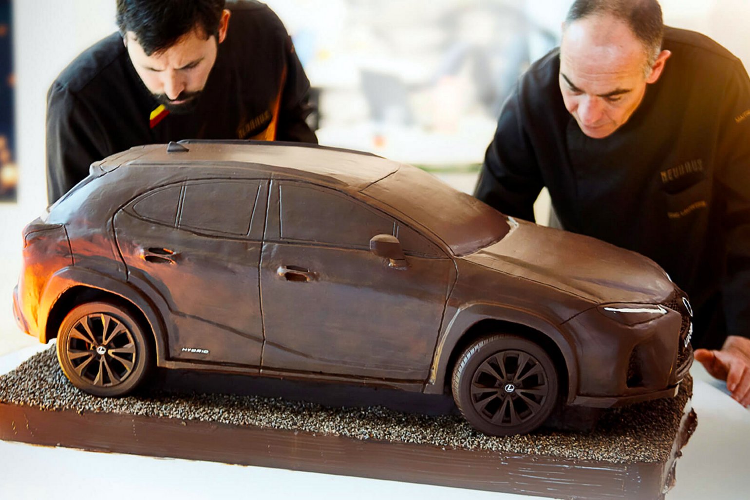 2-2019-lexus-lounge-ux-chocolate-car-3154 | Vezess | Vezess