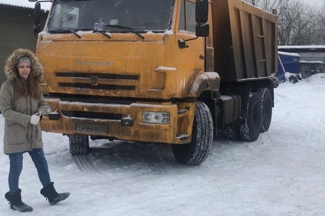 Már 200 ezer rajongója van a kamionos lánynak, aki maga szerel 2 | Vezess Már 200 ezer rajongója van a kamionos lánynak, aki maga szerel 2