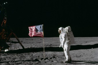 Rengeteg pénzért keltek el a holdra szállás eredeti felvételei