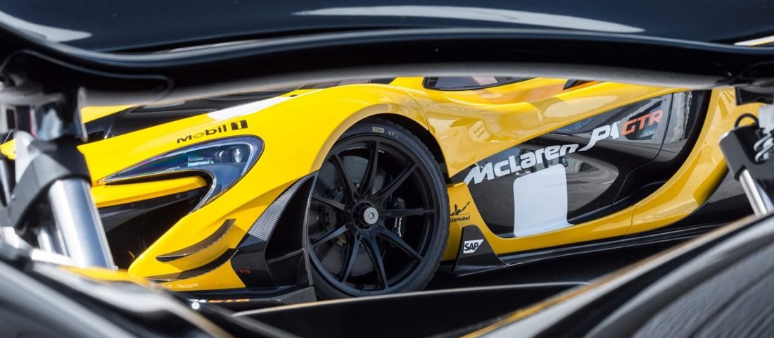 Itt az 1000 lovas versenyautó, amivel elmehetsz bevásárolni