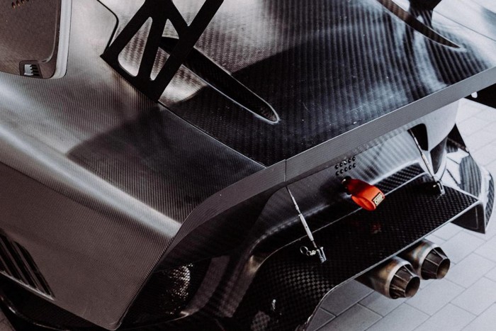 Így néz ki meztelenül a Porsche 700 lovas pályagépe