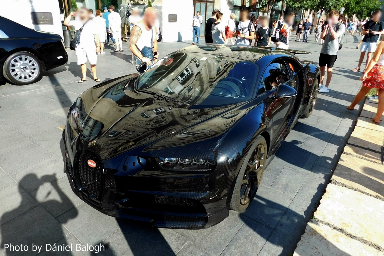 Budapesten cirkált az 1500 lóerős Bugatti Chiron 8