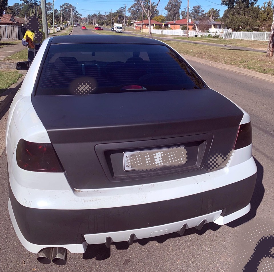 Hajmeresztő dolgot találtak a drogos autós motorterében 1