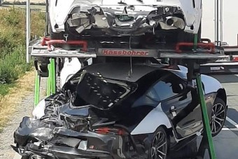 Magyar tréleren törtek össze a korai Toyota Suprák