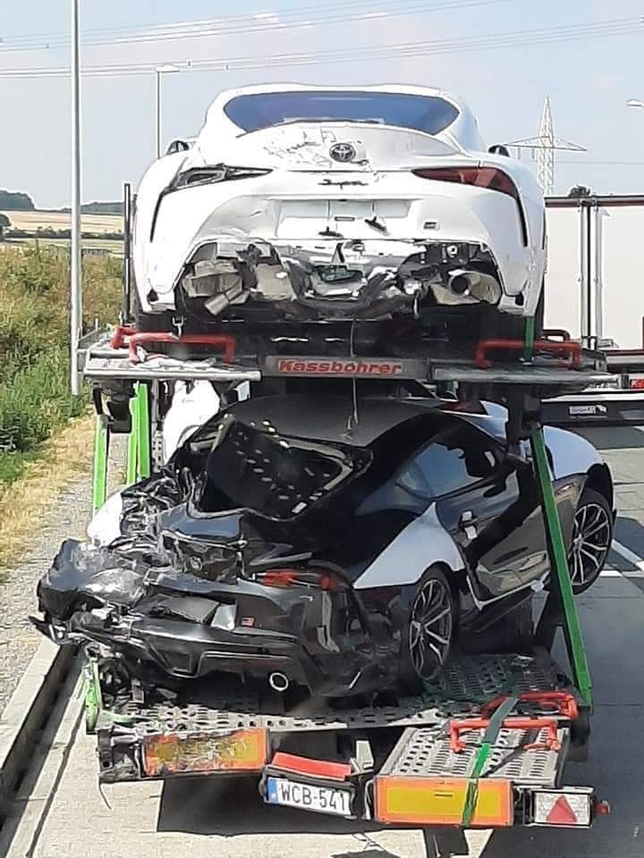 Magyar tréleren törtek össze a korai Toyota Suprák 4