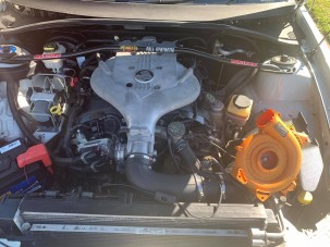 Hajmeresztő dolgot találtak a drogos autós motorterében